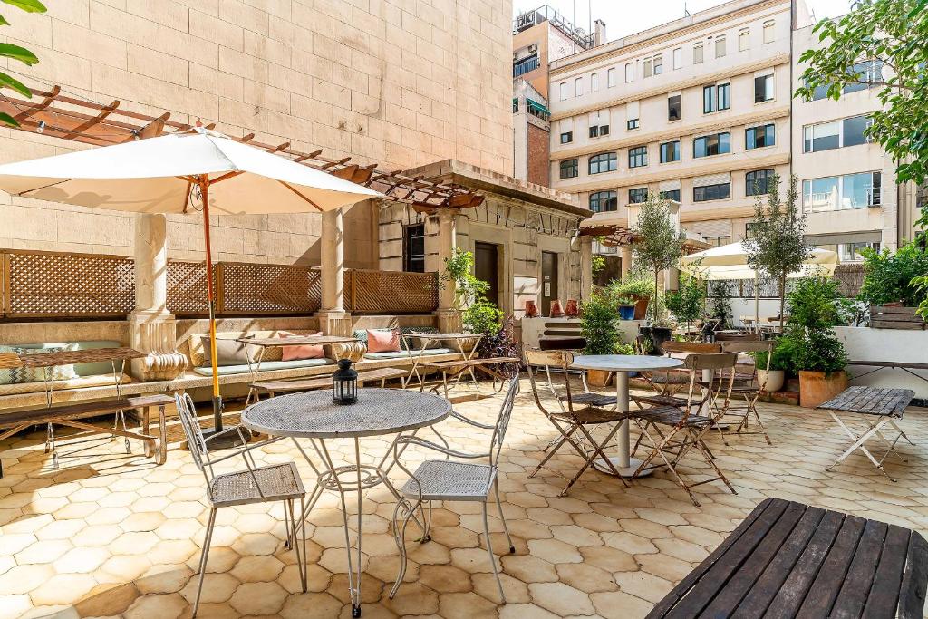 Barcelona Spain Casa Gracia Street Al Fresco